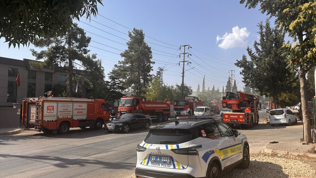 Gaziantep'te Tekstil Fabrikasında Yangın Patlak Verdi