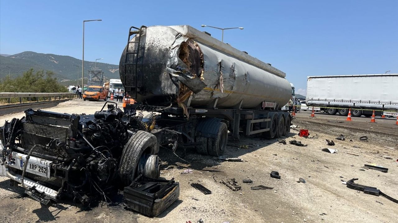 Gaziantep'te Tır ve Tanker Kazasında İki Kişi Hayatını Kaybetti