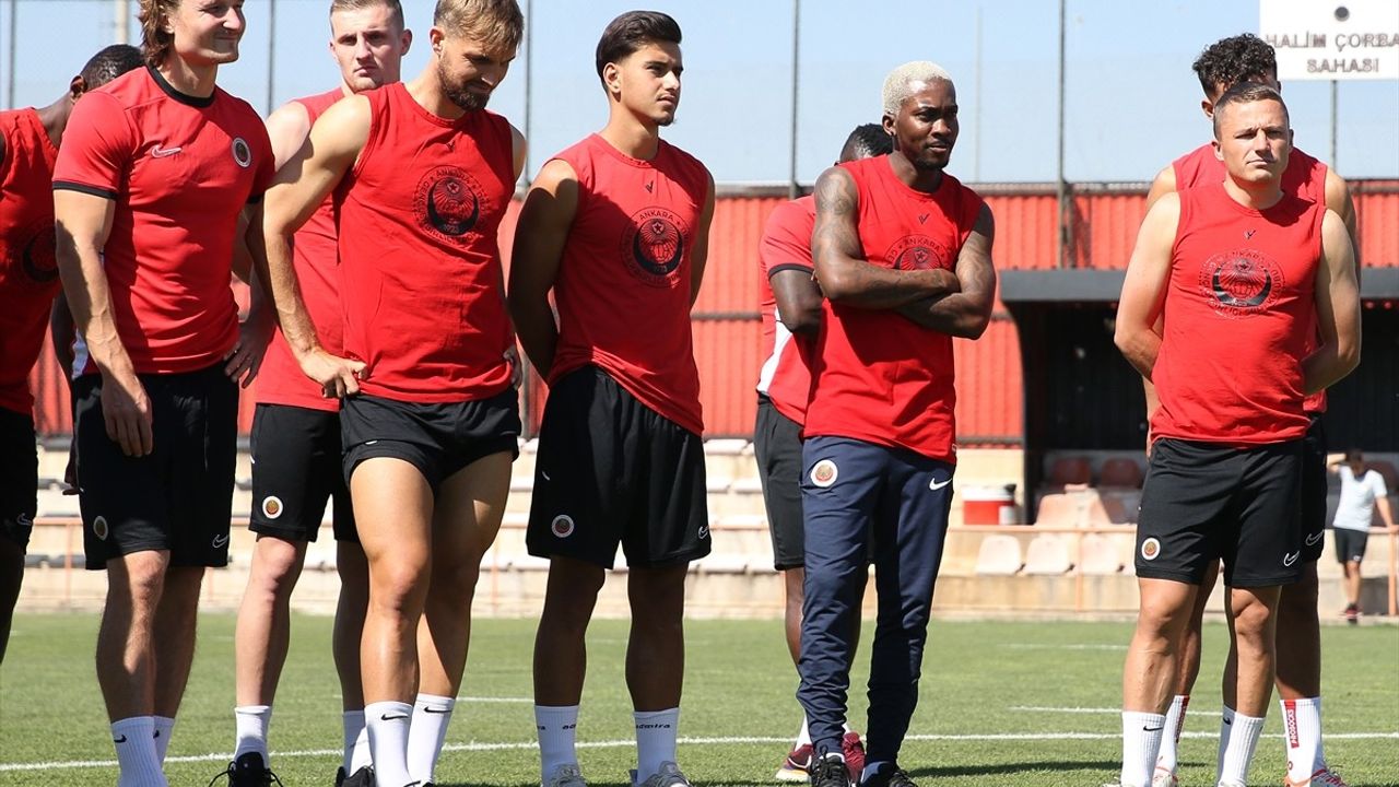 Gençlerbirliği'nde Henry Onyekuru İlk Antrenmanına Çıktı