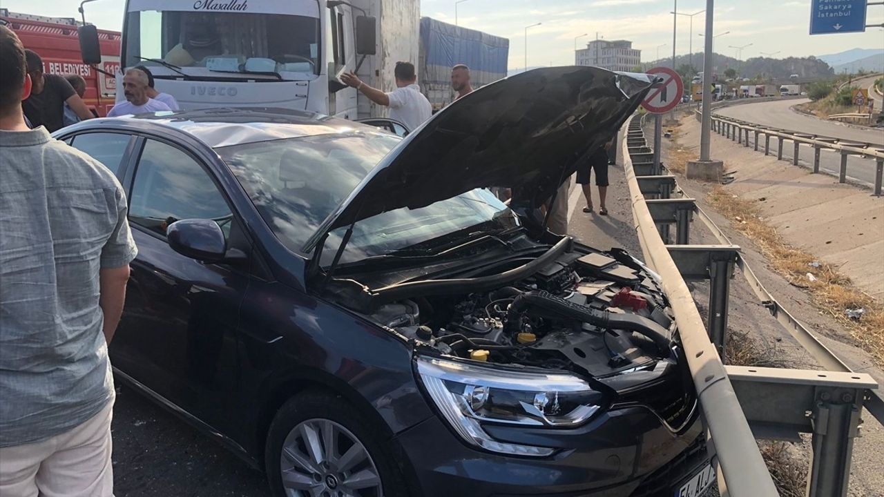 Geyve Belediye Başkanı Trafik Kazasında Yaralandı