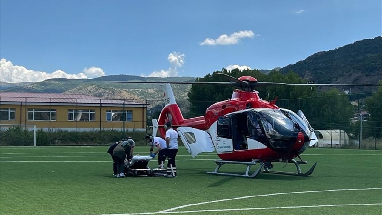 Giresun'da Asfalt Yüklü Kamyon Şarampole Devrildi