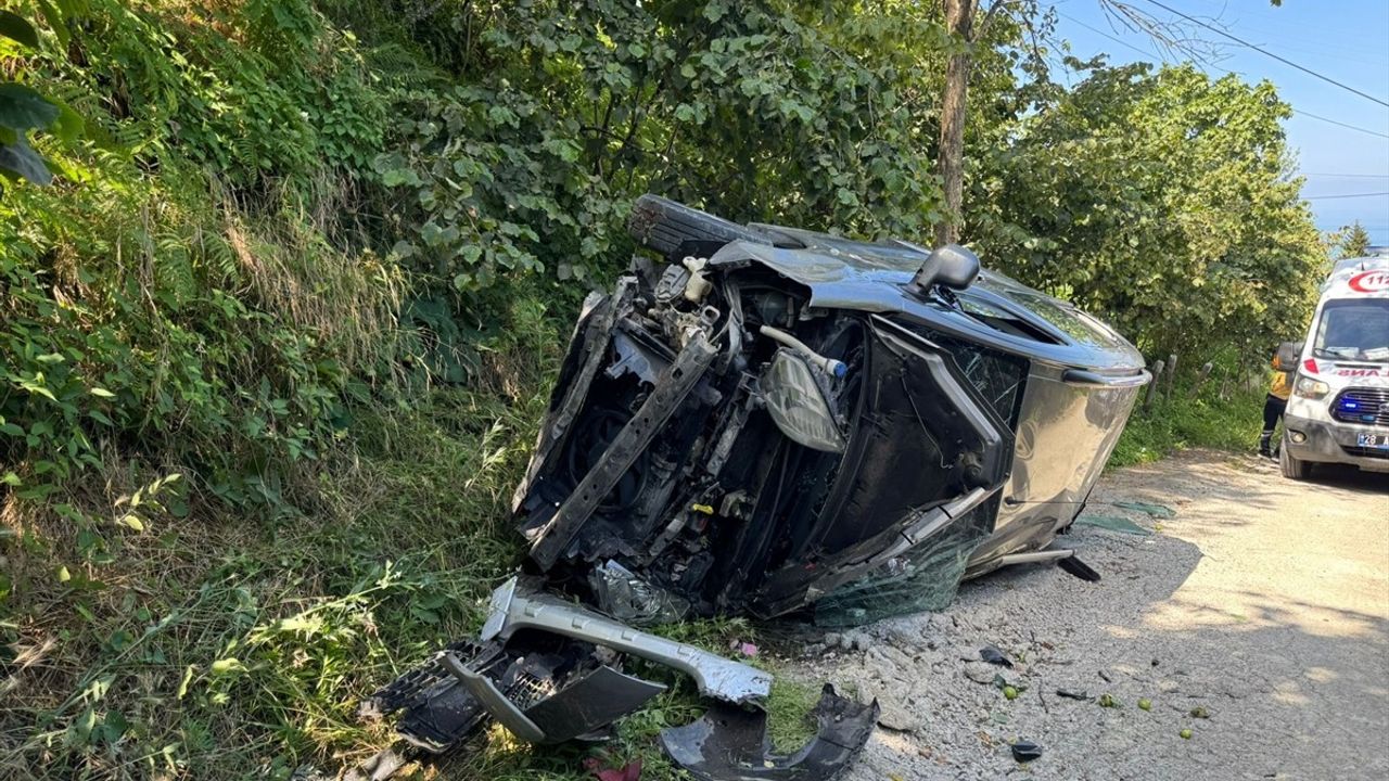 Giresun'da Yamaçtan Yuvarlanan Araçta 4 Yaralı