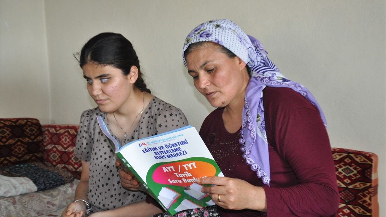 Görme Engelli Öğrencinin Azmi: Nazalin Selvi'nin Üniversite Başarısı