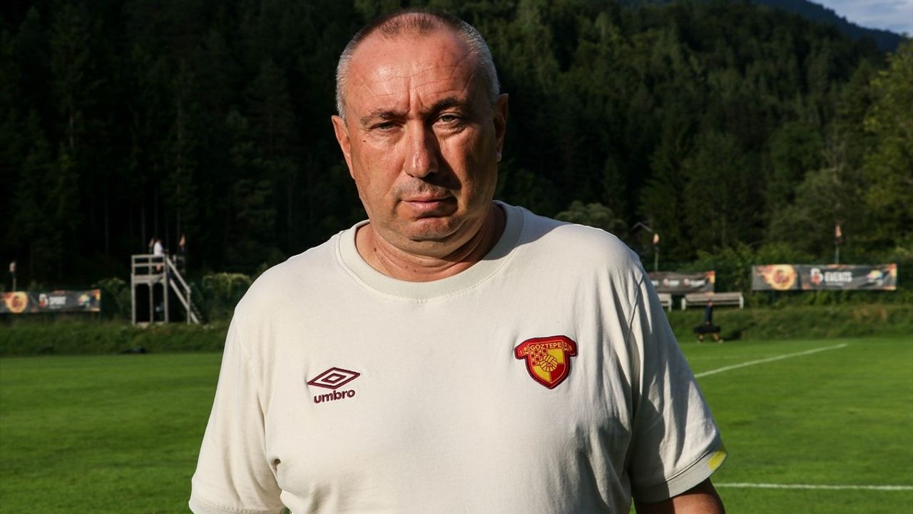 Göztepe'de Stoilov'dan Uyarı: Yeni Sezon Hazırlıkları Yetersiz