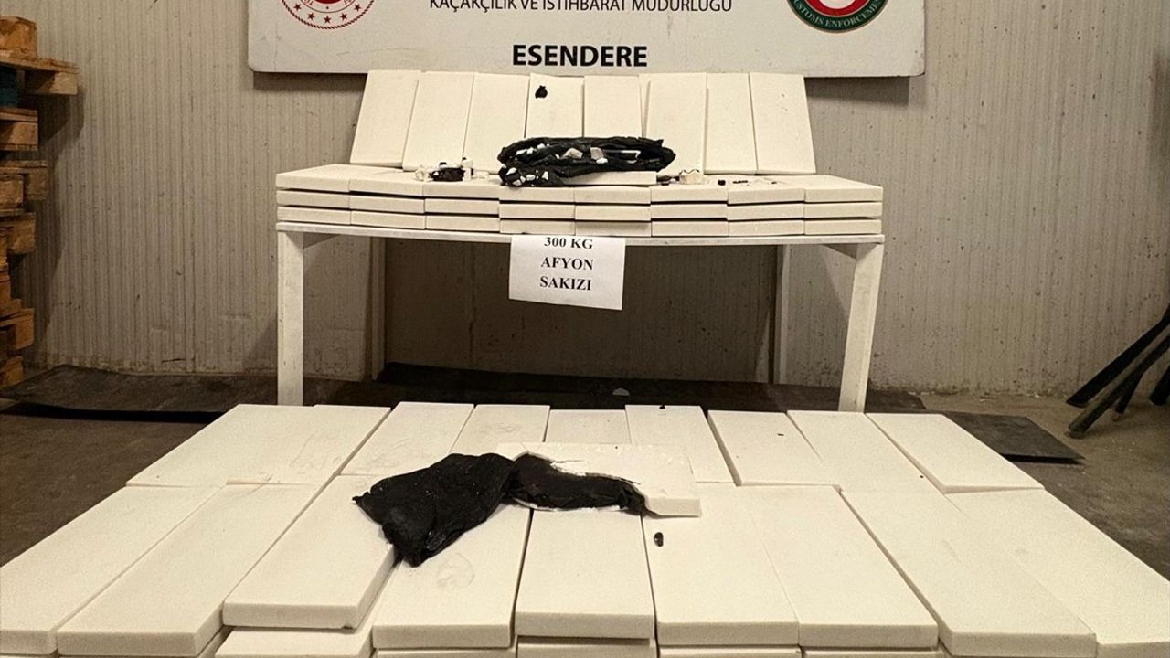 Hakkari'de 300 Kilogram Uyuşturucu Ele Geçirildi