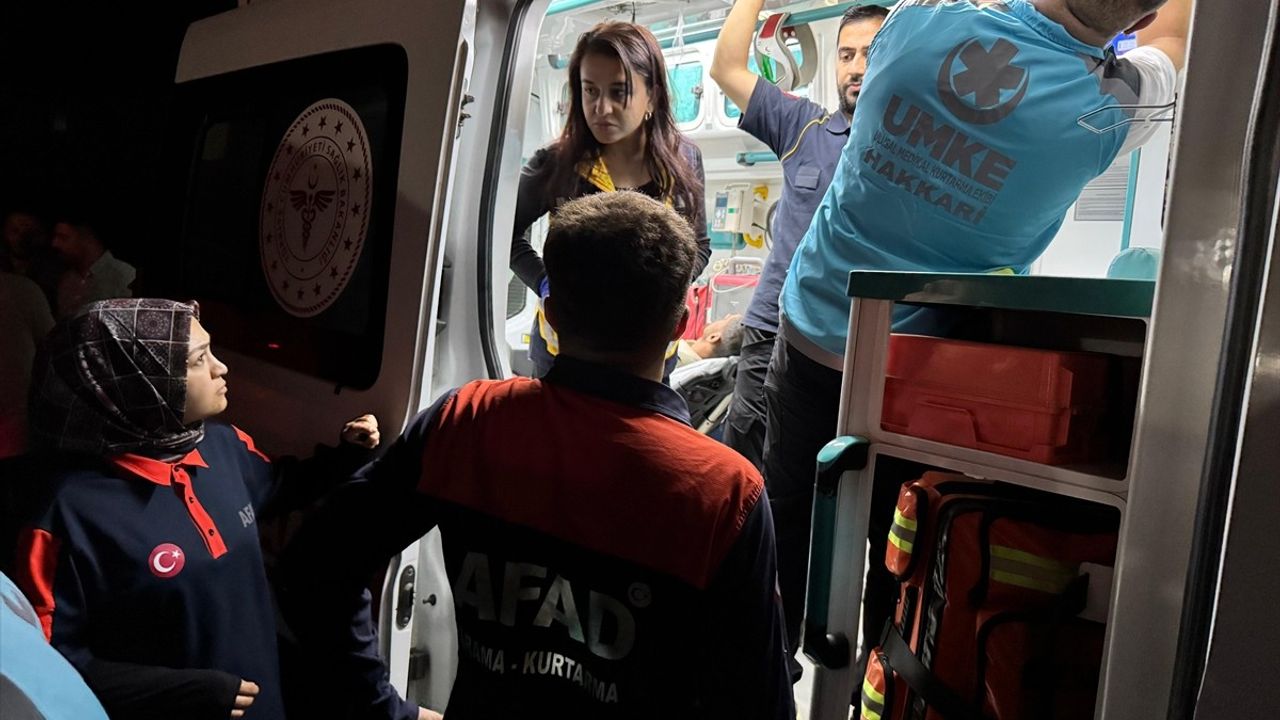 Hakkari'de Rahatsızlanan Çoban Ekipler Tarafından Hastaneye Ulaştırıldı