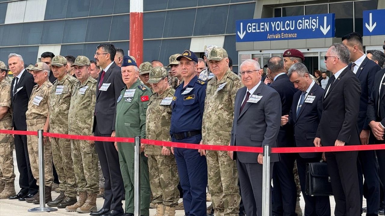 Hakkari'de Şehit Askerler İçin Tören Düzenlendi