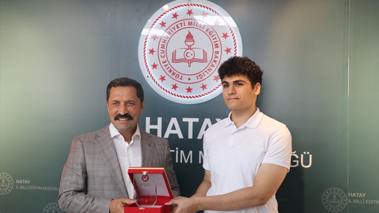 Hatay'da Başarılı Öğrencilere Ödül Töreni
