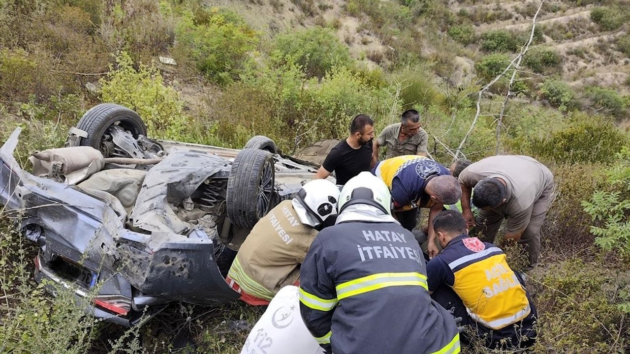 Hatay'da Uçuruma Yuvarlanan Araçta 4 Yaralı