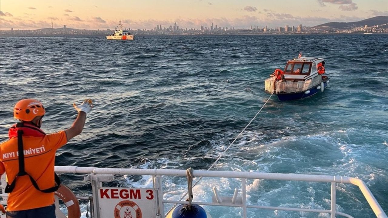 Heybeliada Açıklarındaki Tekne Kurtarıldı