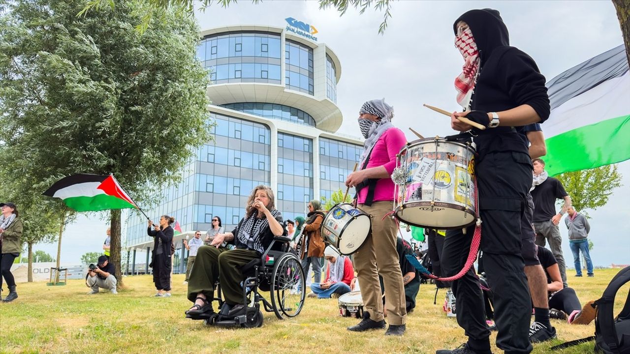 Hollanda'da GKN Fokker'e Protesto: F-35 Parça İhracatı İtiraza Neden Oldu