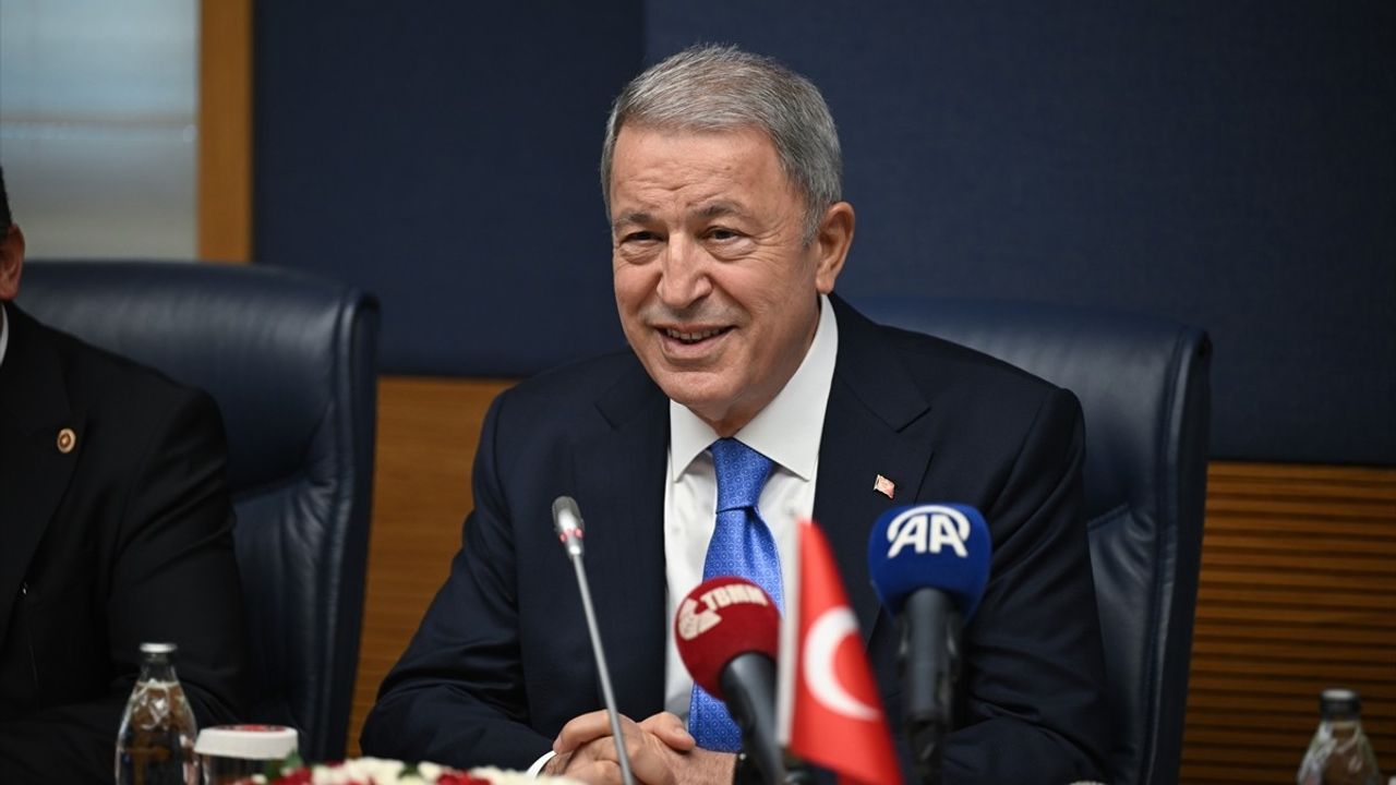 Hulusi Akar, KKTC Heyetiyle Önemli Görüşme Gerçekleştirdi
