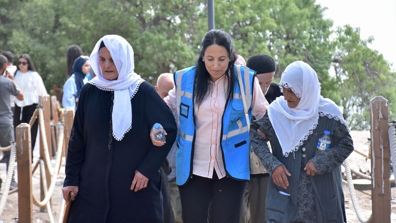 Huzurevi Sakinleri Van'ın Güzelliklerini Keşfediyor