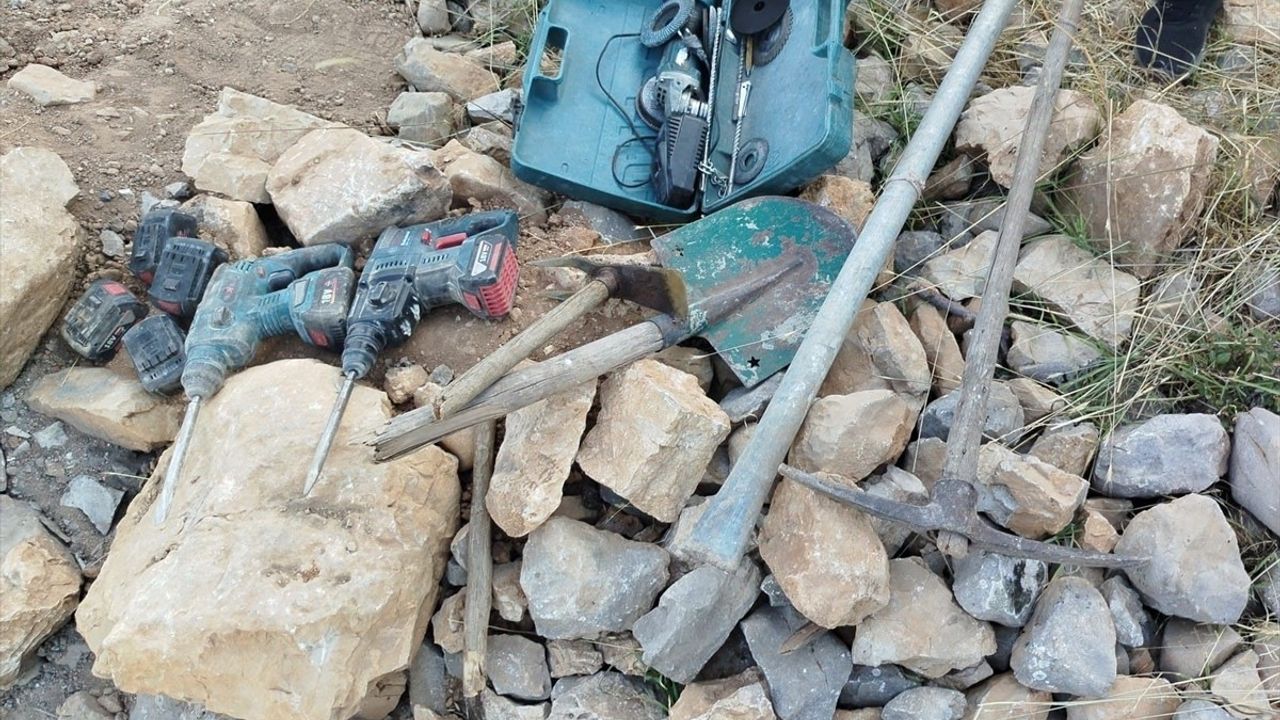 Isparta'da Kaçak Kazı Yapan 4 Kişi Gözaltına Alındı