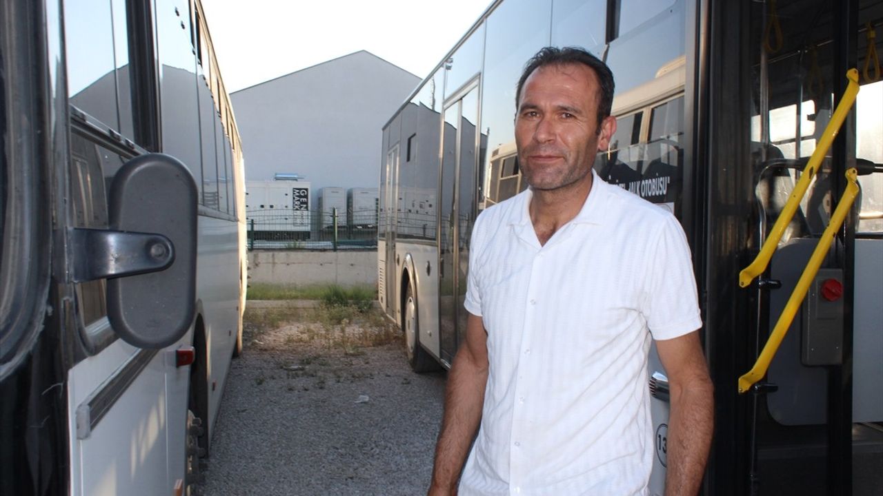 Isparta'da Otobüs Şoförü Küçük Çocuğun Hayatını Kurtardı