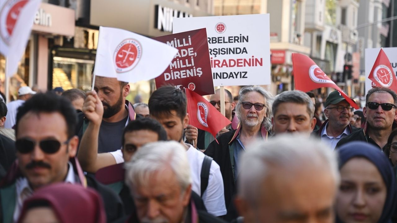 İstanbul 2 Nolu Barosu 15 Temmuz Yürüyüşünde Darbe Girişimini Anımsadı