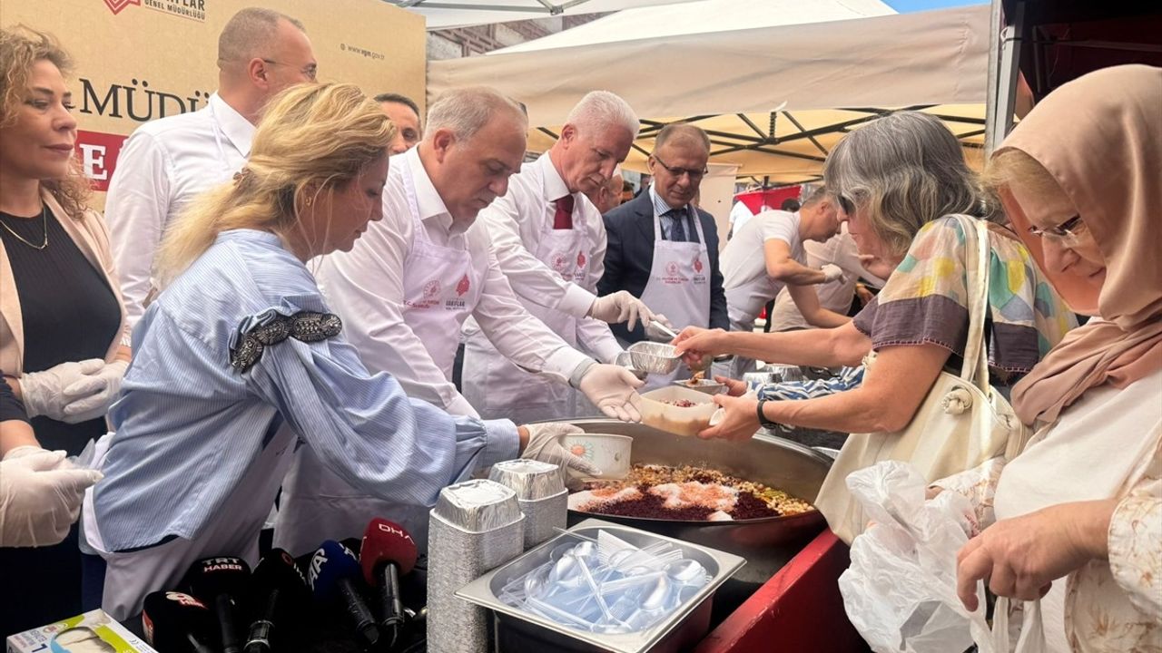İstanbul'da 29. Geleneksel Aşure Festivali Coşkuyla Kutlandı