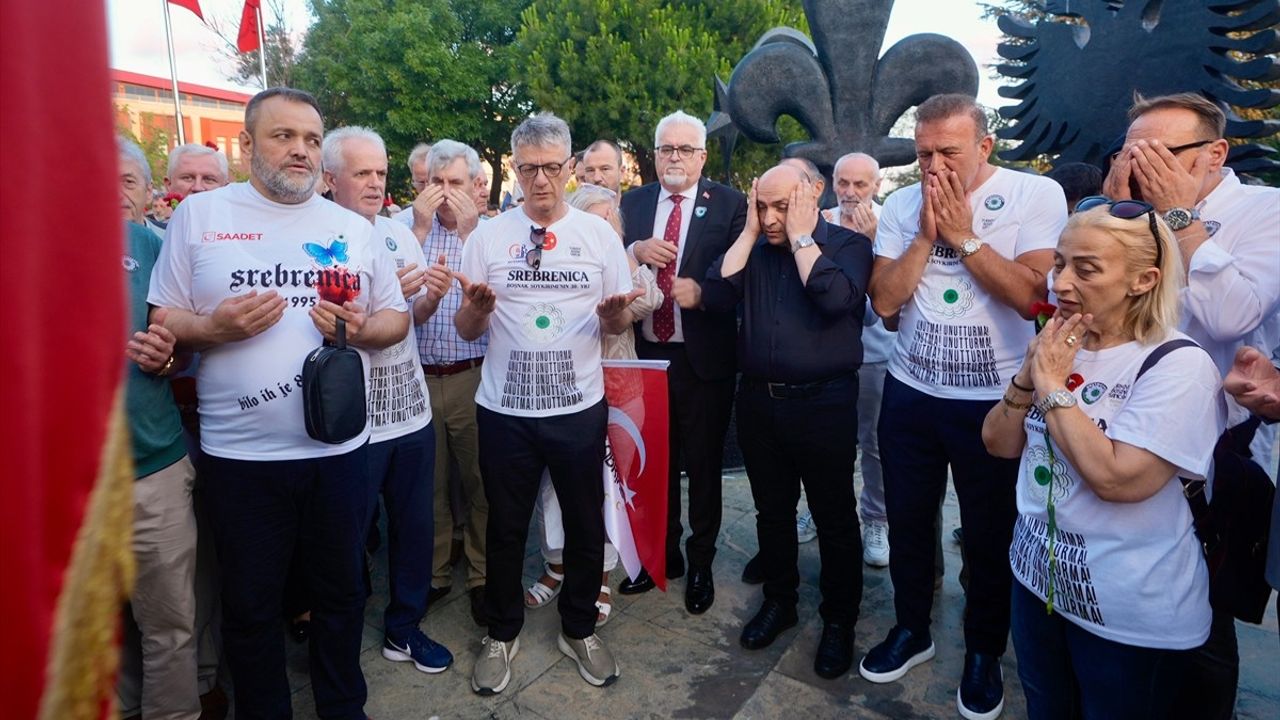 İstanbul'da Srebrenitsa Soykırımı Anma Yürüyüşü Gerçekleştirildi