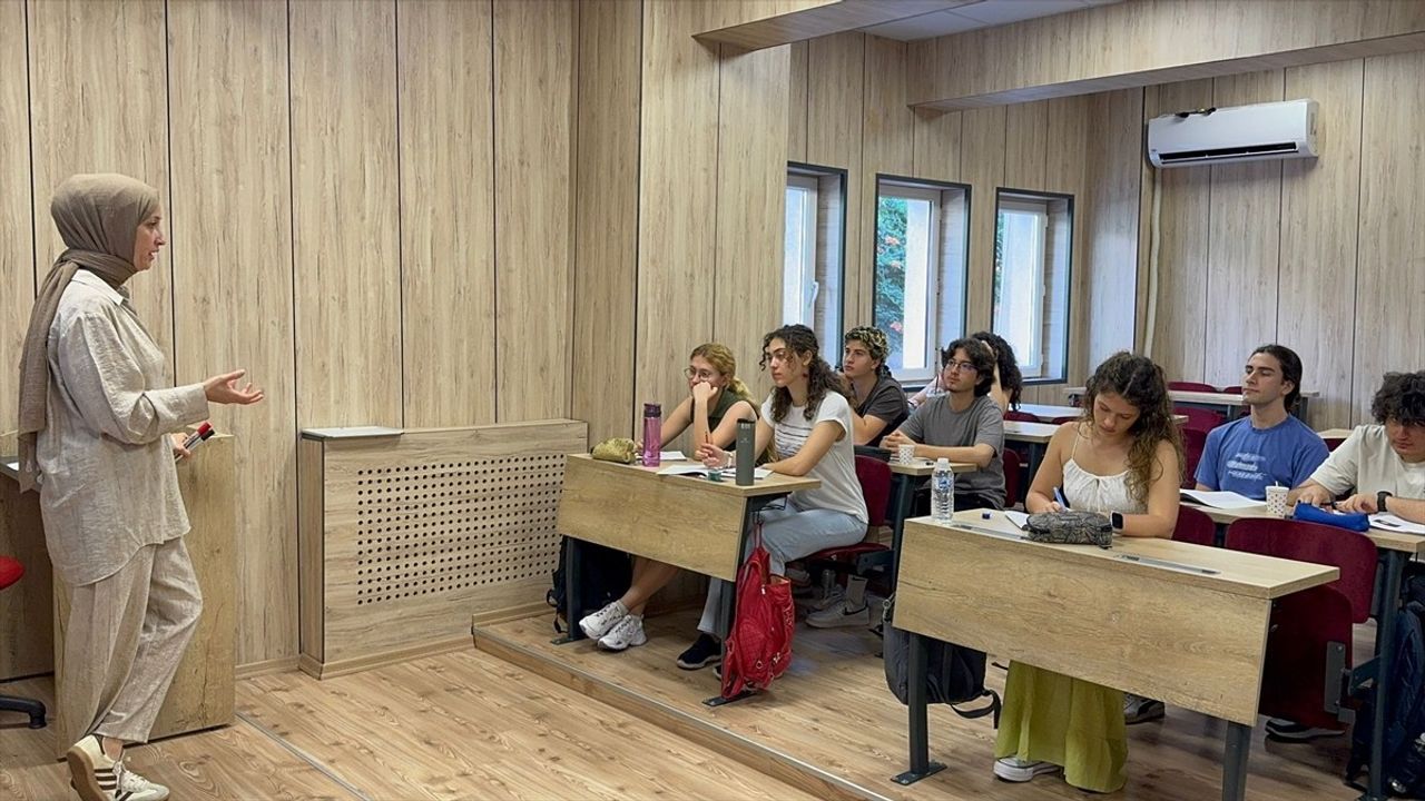 İstanbul'da Yaz Dönemi Eğitim Kursları Başladı
