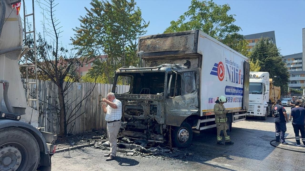 İstanbul'un Sancaktepe İlçesinde Yangın Paniği