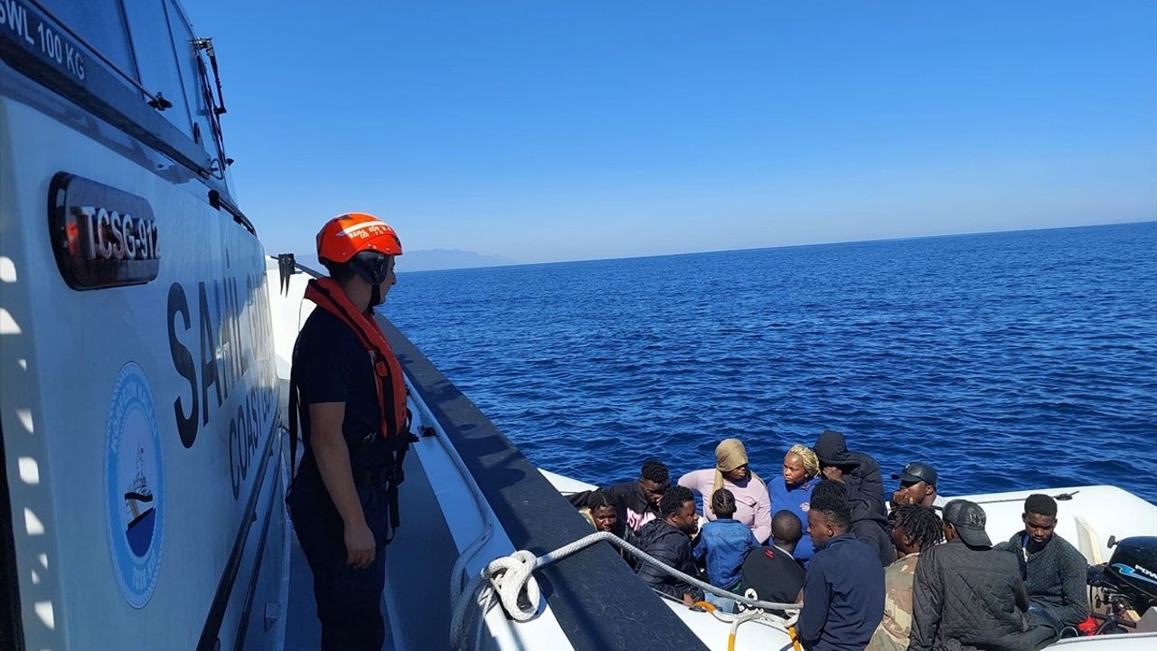 İzmir Açıklarında Düzensiz Göçmen Operasyonu