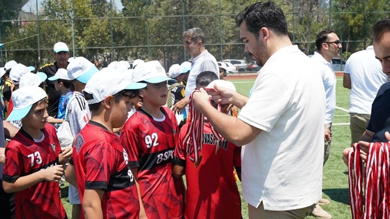İzmir'de 15 Temmuz Şehitleri Anısına Futbol Turnuvası