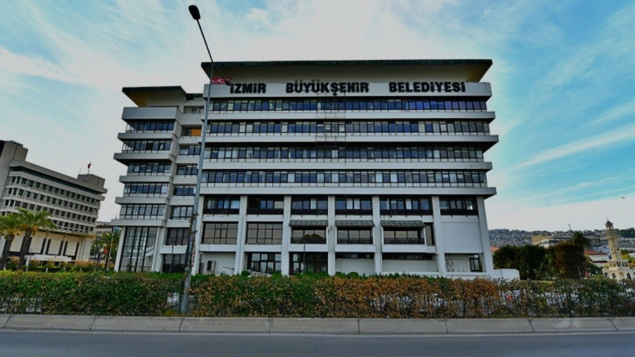İzmir'de Büyük Yolsuzluk Operasyonu: Başkan ve 120 Gözaltı