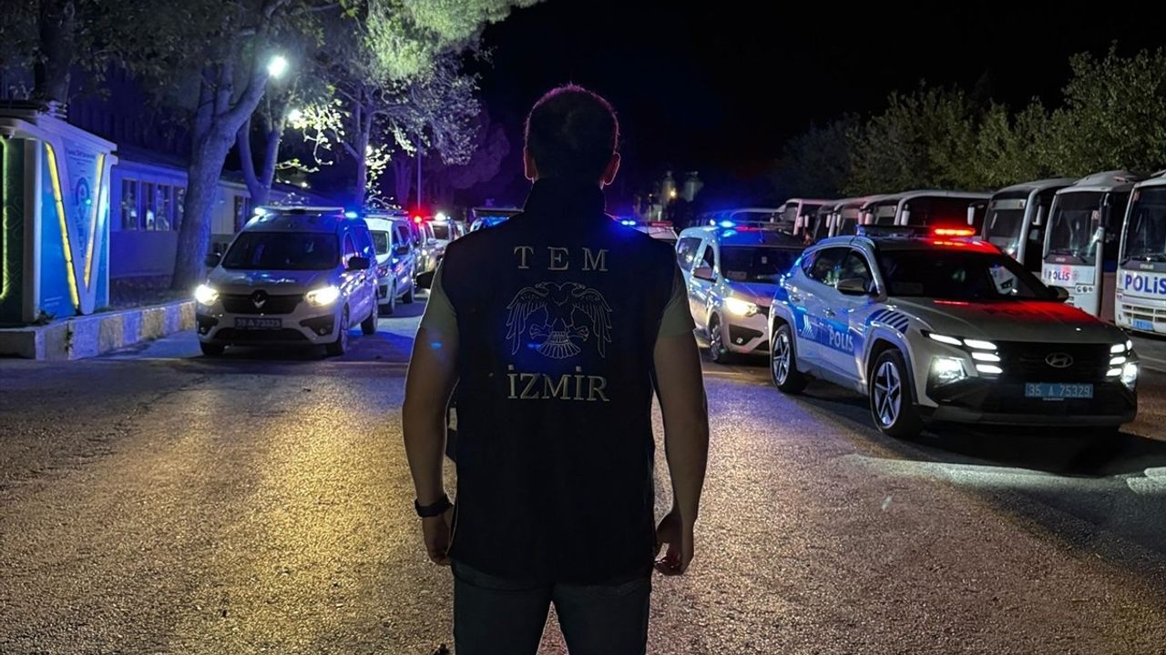 İzmir'de FETÖ Operasyonu: 371 Şüpheli İçin Gözaltı Kararı
