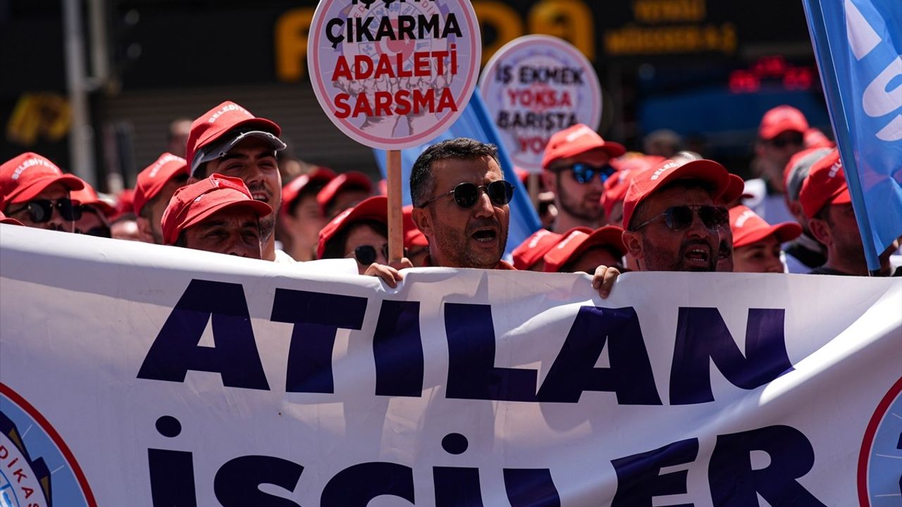 İzmir'de İşten Çıkarılan İşçiler Protesto Eylemine Devam Ediyor