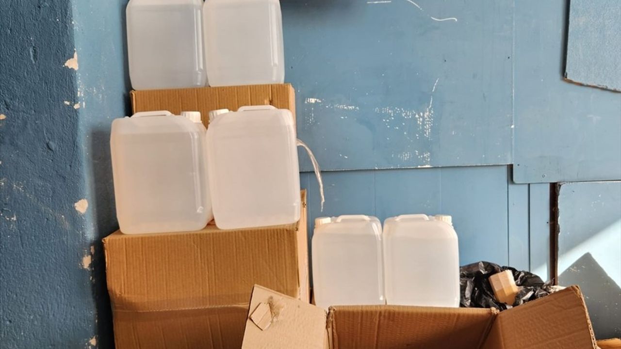İzmir'de Sahte Alkol Operasyonu: Bir Zanlı Tutuklandı