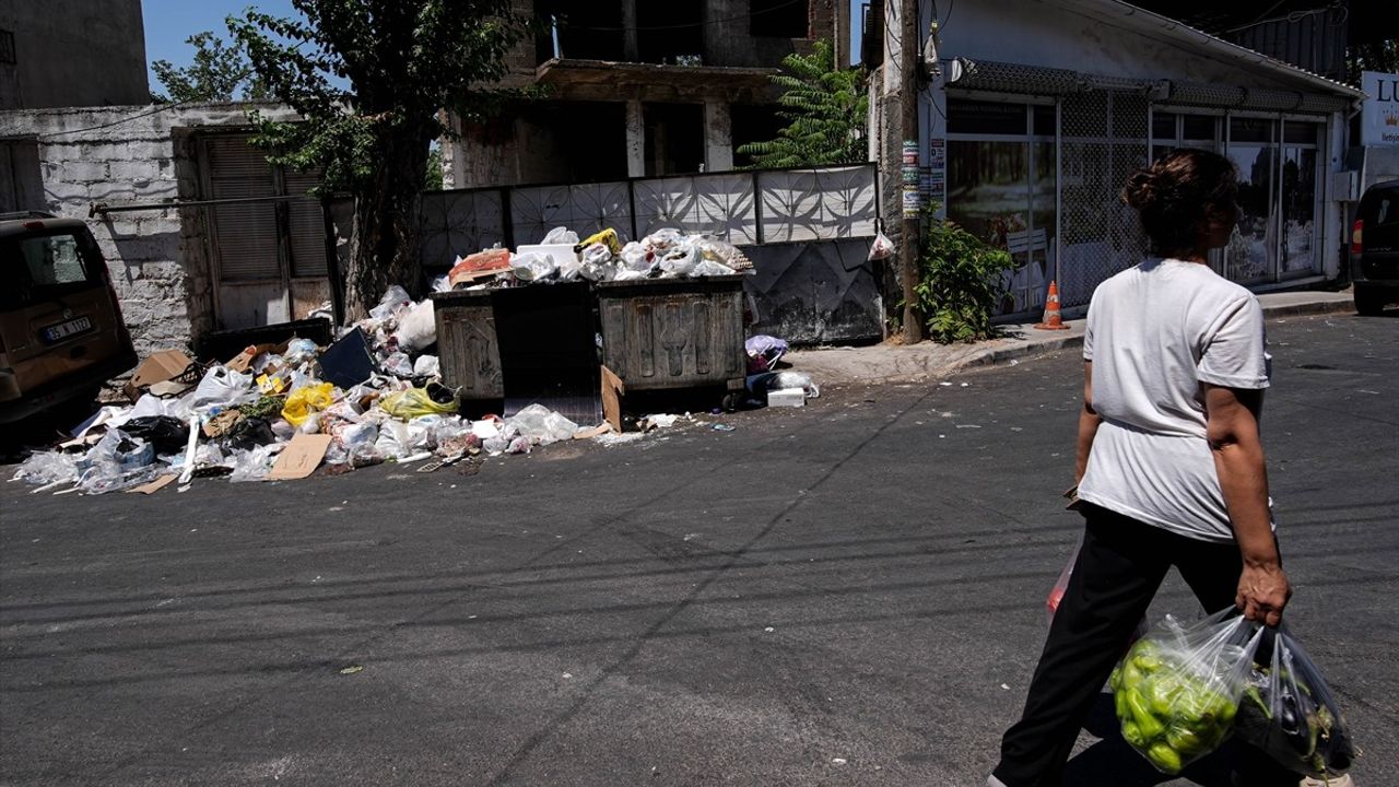 İzmir Konak'ta Çöp Krizi: Vatandaşlardan Tepkiler Yağmur Gibi