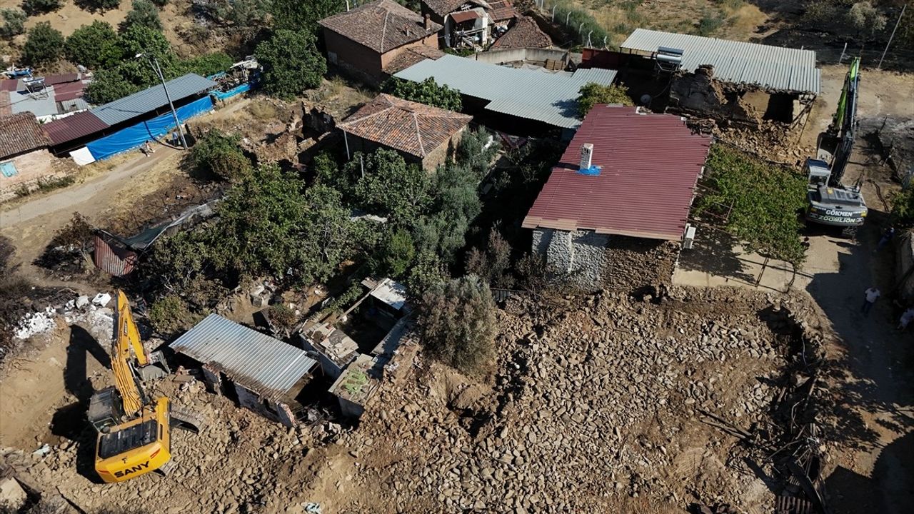 İzmir Ödemiş'teki Orman Yangını Sonrası Zarar Görebilen Alanlar Havadan Görüntülendi