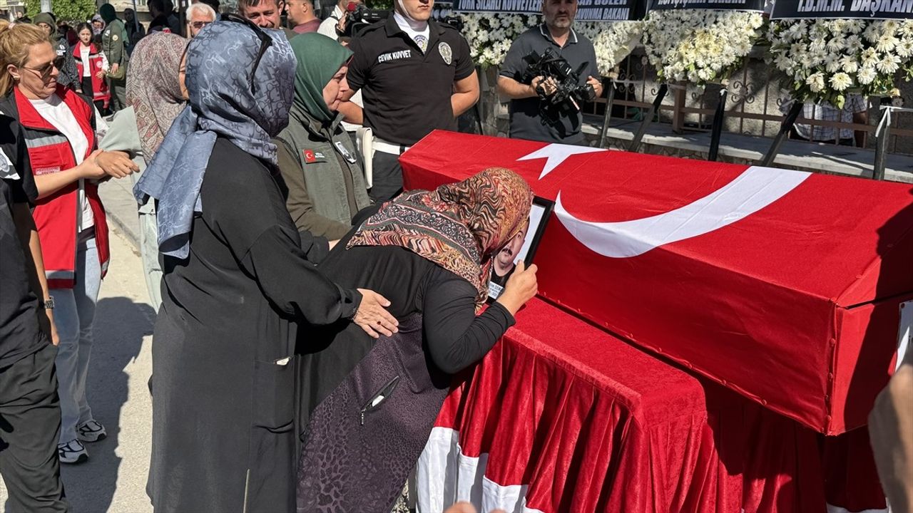İzmir Orman Yangınında Şehit Olan İbrahim Demir, Son Yolculuğuna Uğurlandı