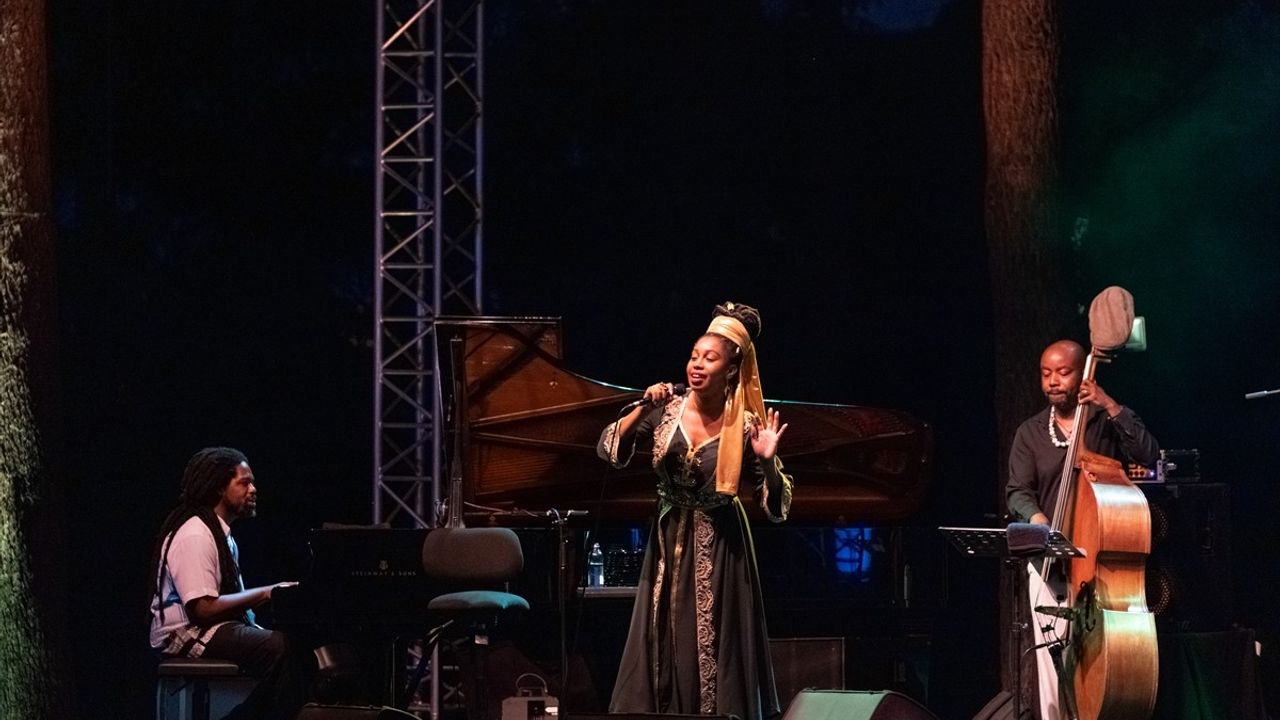 Jazzmeia Horn İstanbul Caz Festivali'nde Sahne Aldı