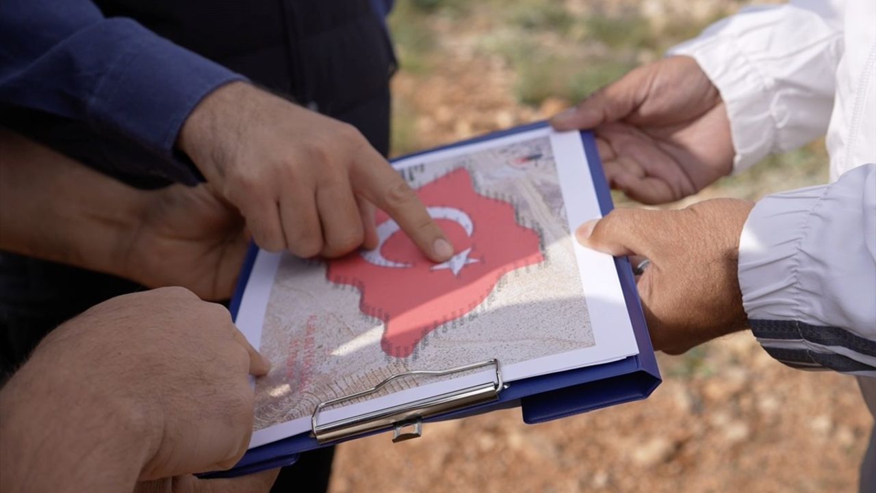 Kahramanmaraş'ta Dev Türk Bayrağı ve İstiklal Madalyası Projesi