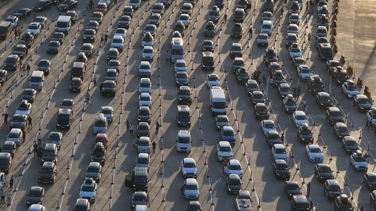Kapıkule Sınır Kapısı'nda Gurbetçi Yoğunluğu