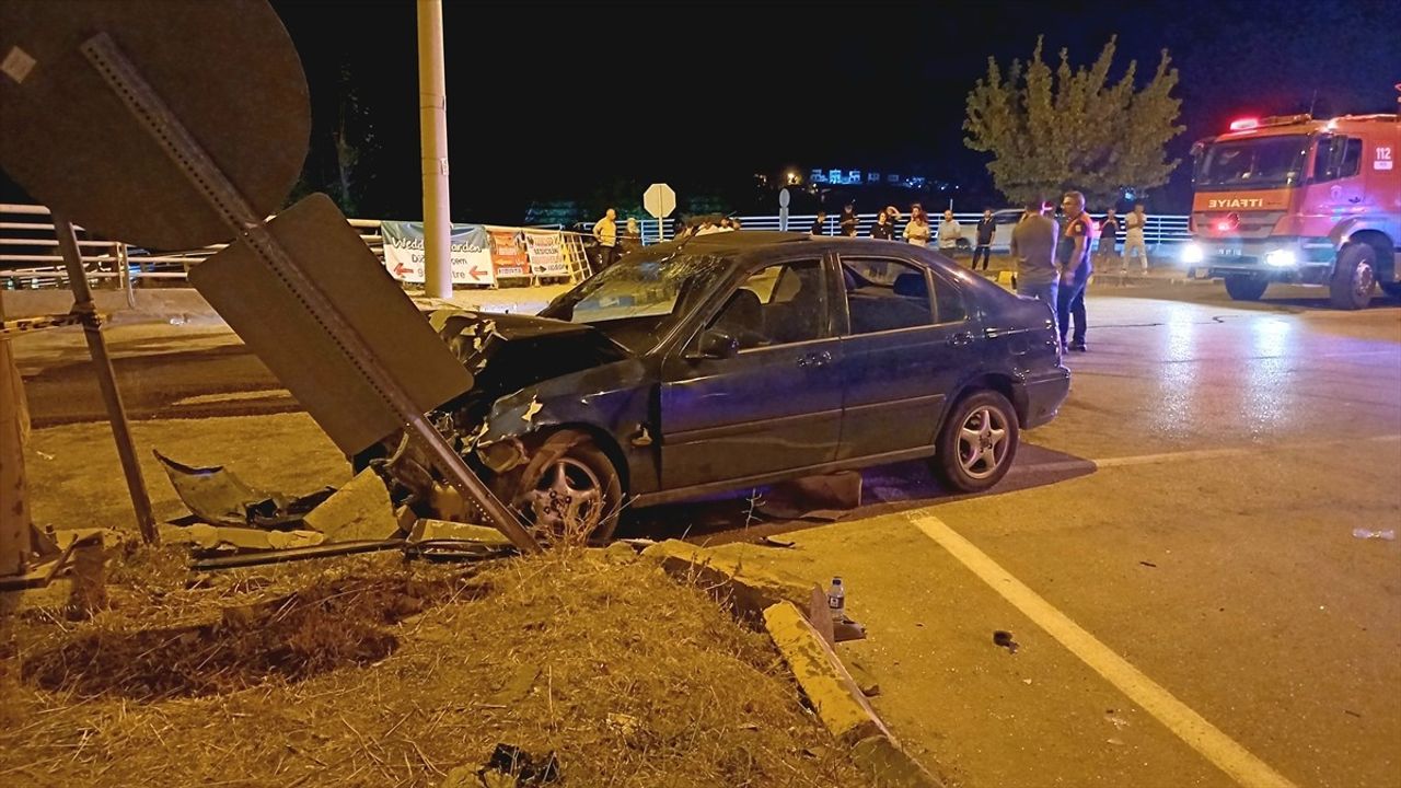 Karabük'te İki Otomobil Çarpıştı: 7 Yaralı
