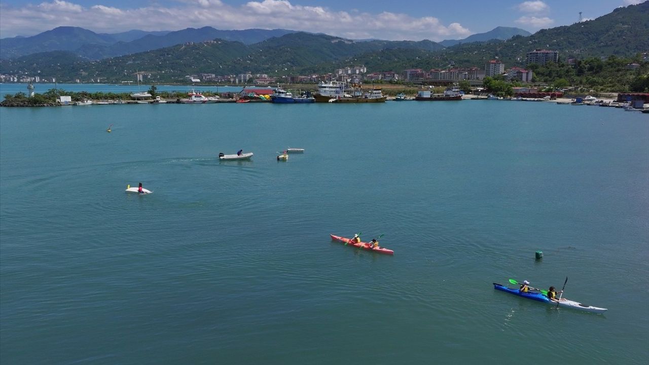 Karadeniz'de Geleceğin Su Sporcuları Yetişiyor