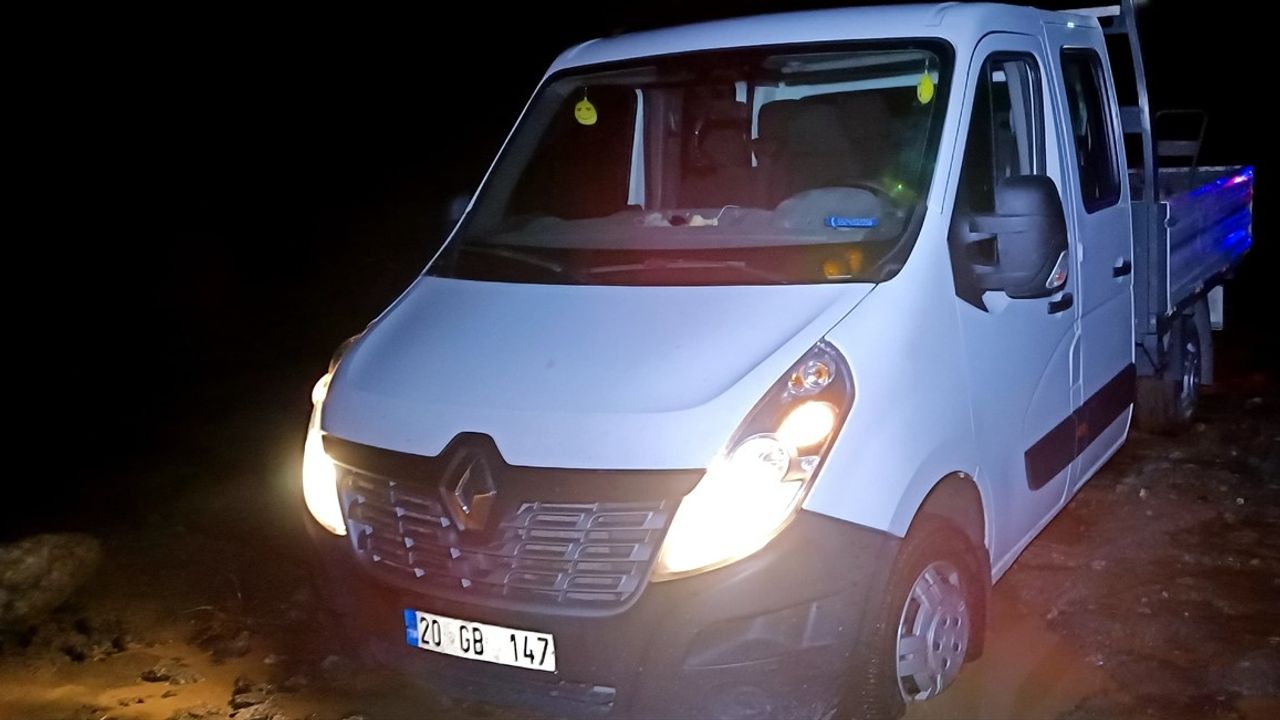 Kars'ta Sel ve Heyelan; 11 Araç Mahsur Kaldı
