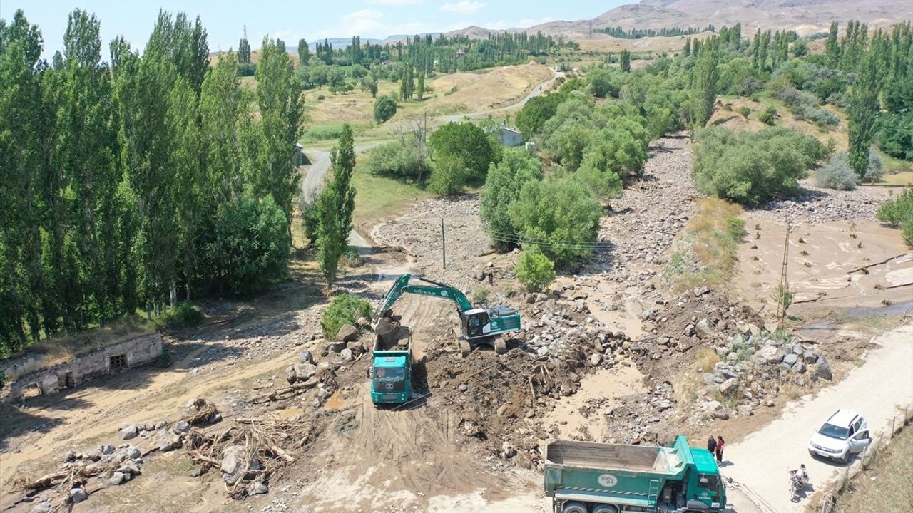 Kars'ta Sel ve Heyelan: Köylerde Hasar Oluştu