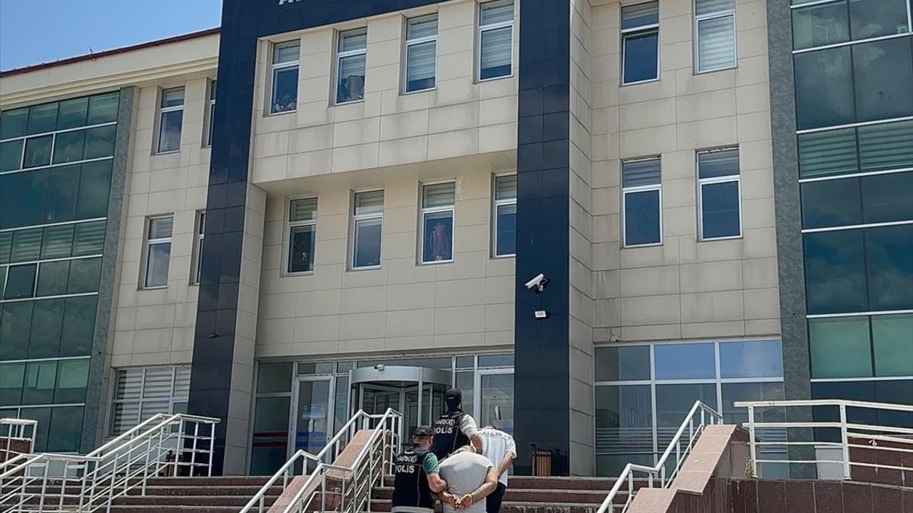 Kars'ta Uyuşturucu Operasyonu: İki Şüpheli Tutuklandı