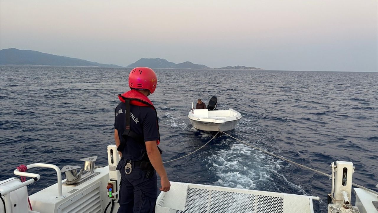 Kaş Açıklarında Sürüklenen Tekneyle İlgili Kurtarma Operasyonu
