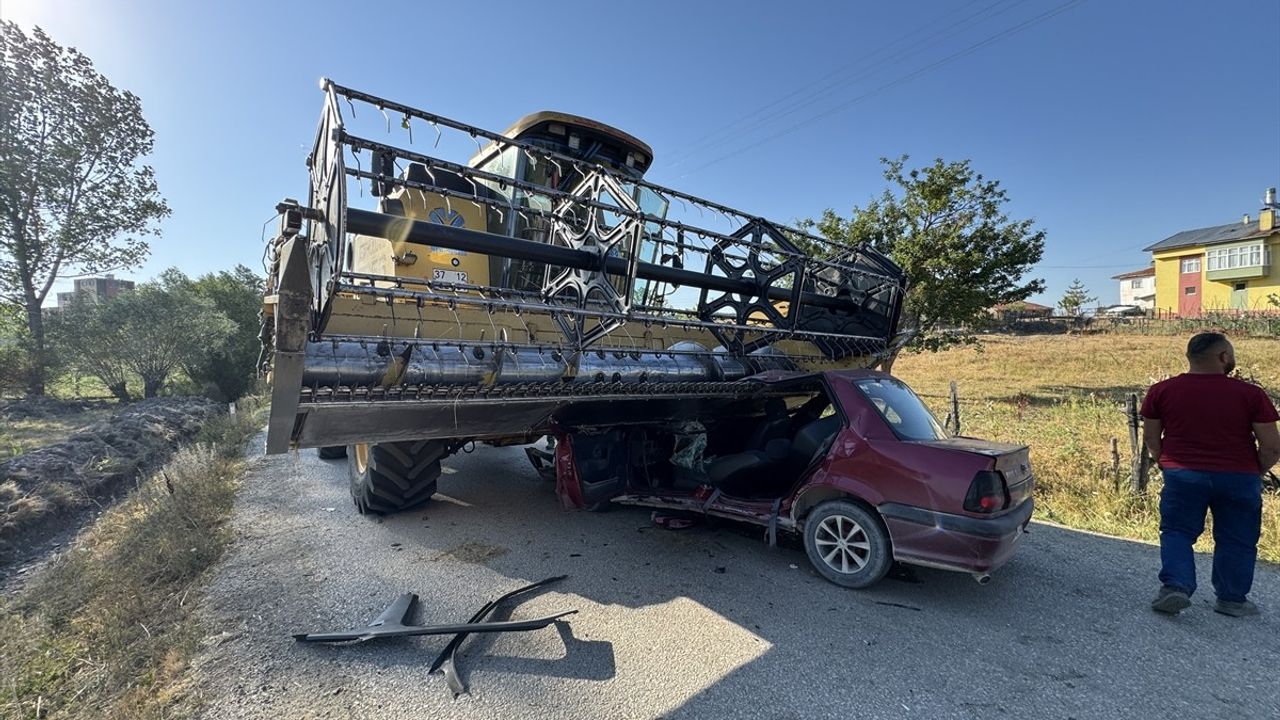 Kastamonu'da Biçerdöver ile Otomobil Çarpıştı: Sürücü Hayatını Kaybetti