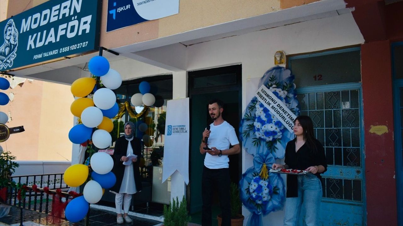 Kastamonu'da Eski Hükümlü Fehmi Yalvarcı'nın Kuaför Dükkanı Açıldı