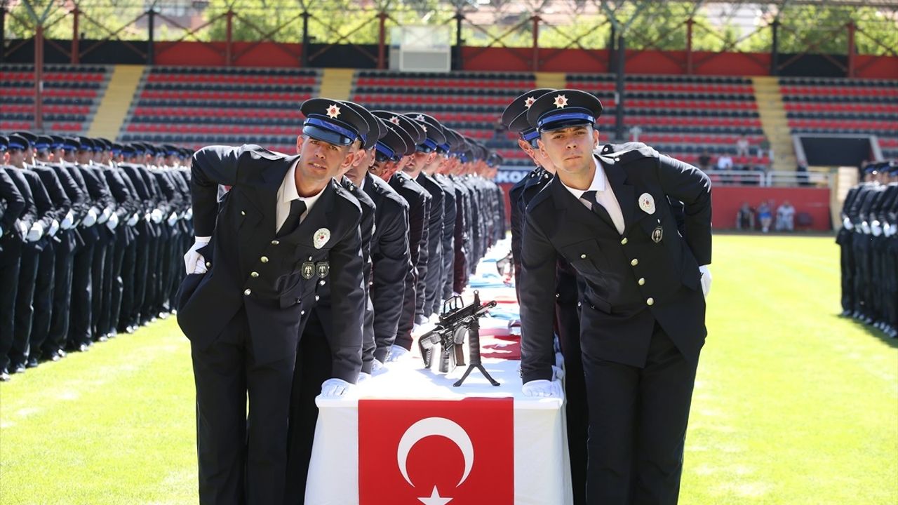 Kastamonu Polis Meslek Yüksekokulu'nda Mezuniyet Heyecanı