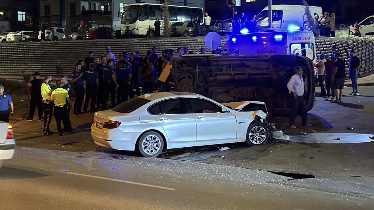 Kayseri'de Otomobil ve Minibüs Çarpıştı: 9 Yaralı