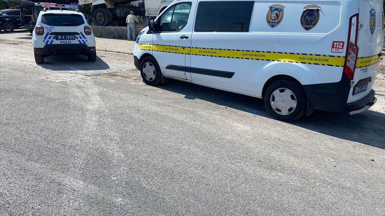 Kayseri'de Toprak Kayması: 1 İşçi Yaralandı