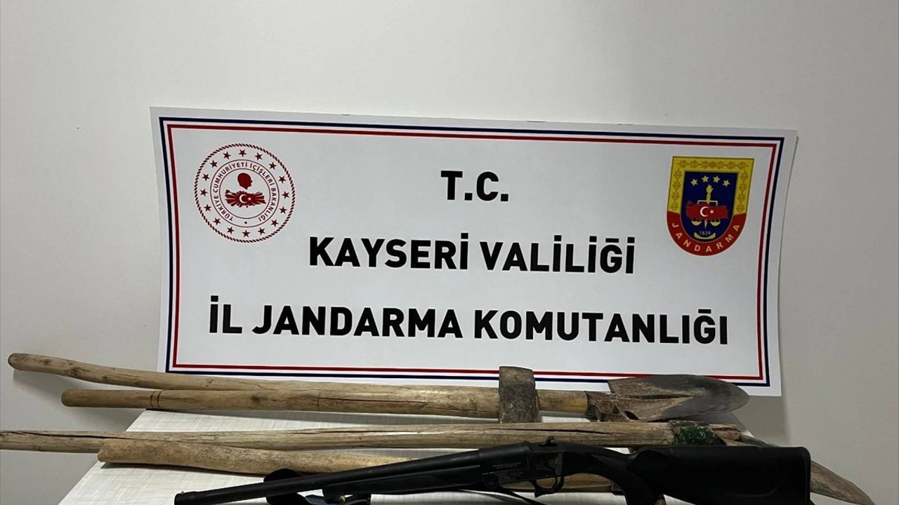 Kayseri'deki Kaçak Kazı Operasyonunda İki Şüpheli Yakalandı