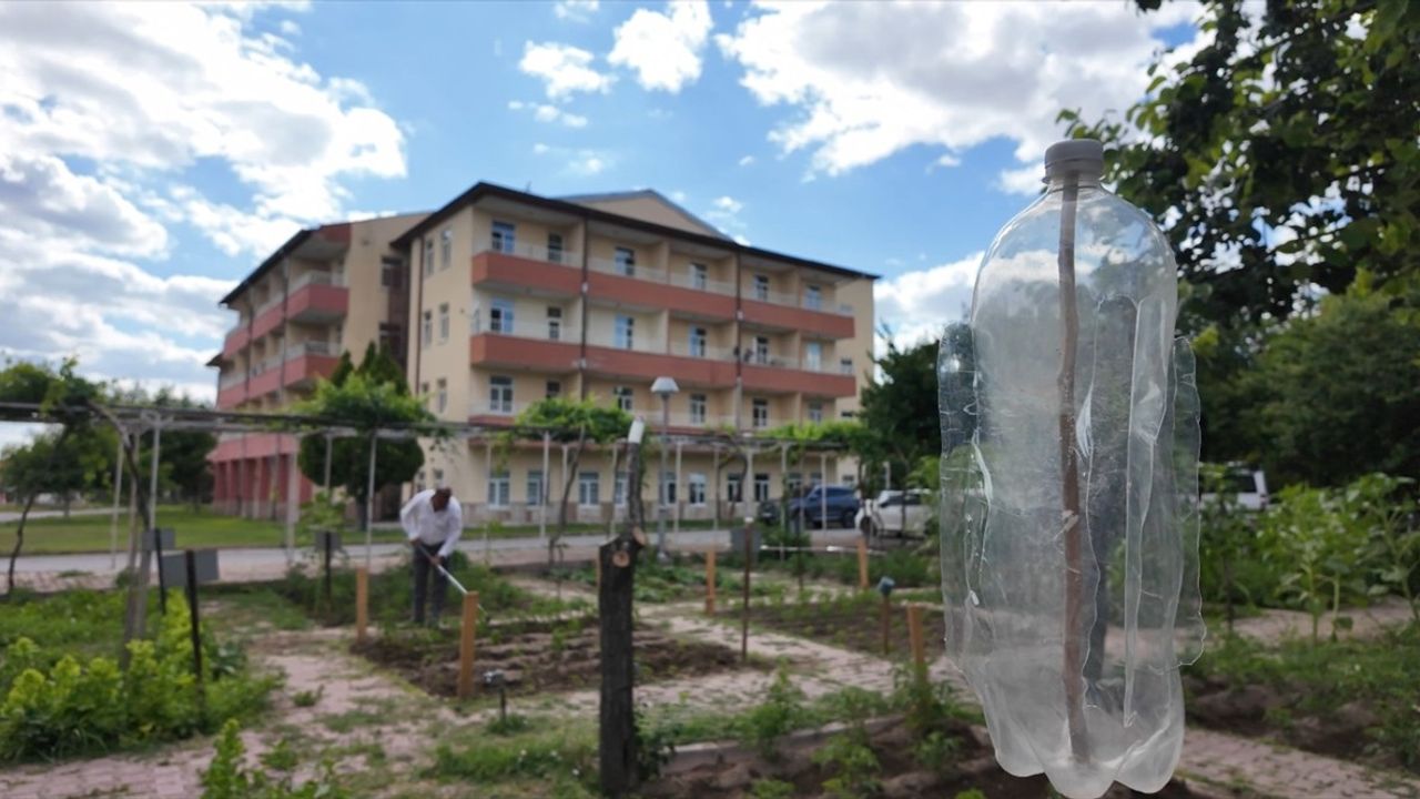 Kayseri Huzurevi'nde Hobi Bahçeleri İle Keyifli Vakit Geçiriliyor