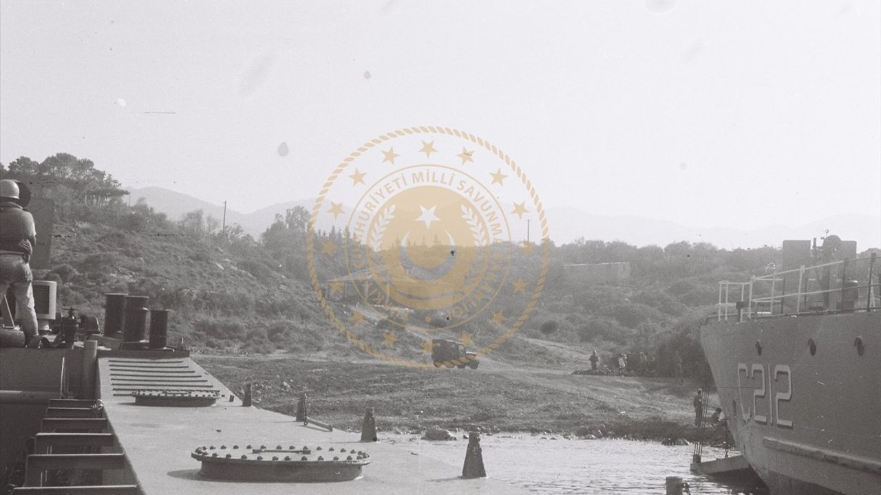 Kıbrıs Barış Harekatı'na Dair Tarihi Fotoğraflar İlk Kez Paylaşıldı